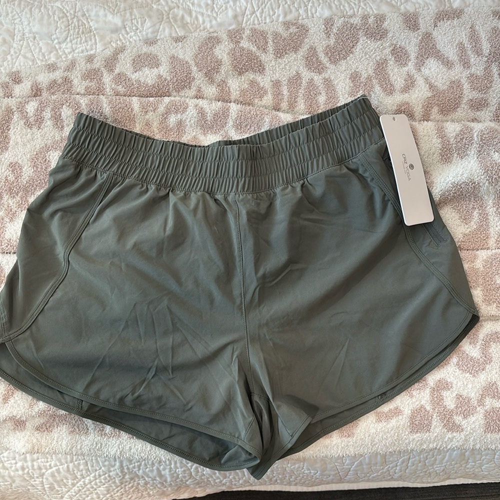CRZ YOGA Womens High Waisted Running Shorts Mesh Liner 3'' Size L, NWT